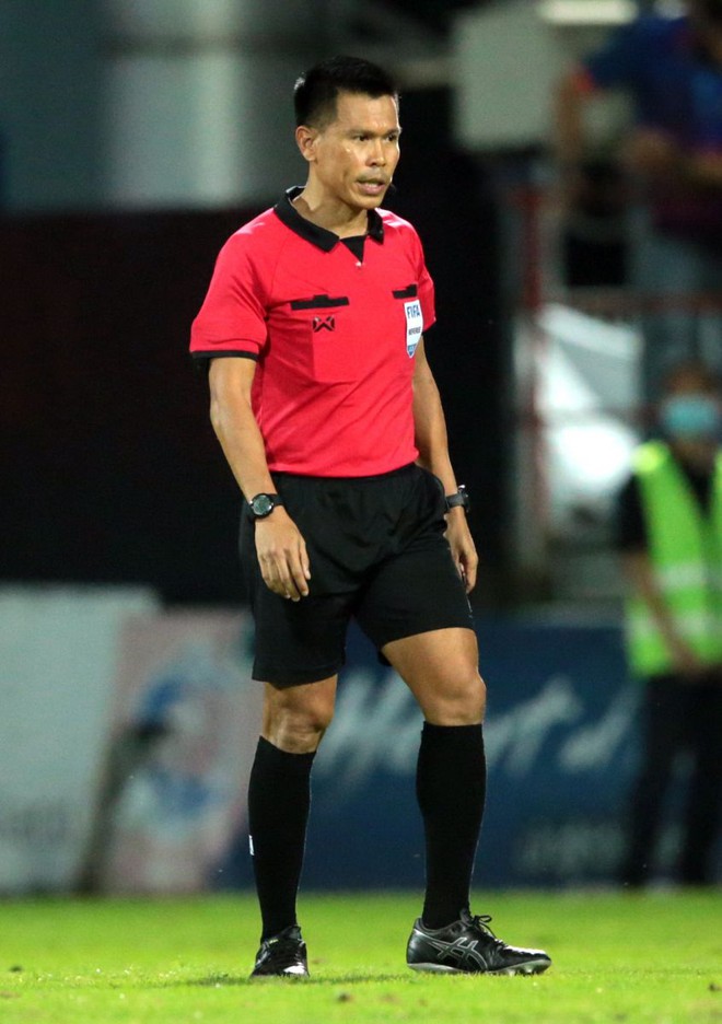 Đội bóng của Văn Lâm tố bị trọng tài FIFA xử ép, sếp Thái Lan liền có động thái cứng rắn - Ảnh 1.