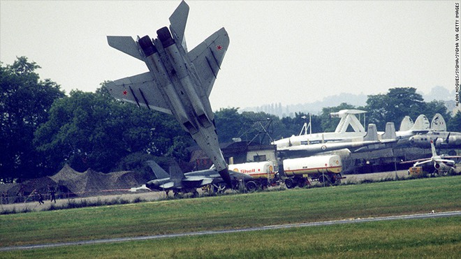 Tiêm kích MiG-29 sấp mặt - Màn khai mạc tệ hại ở Pháp - Ảnh 2.