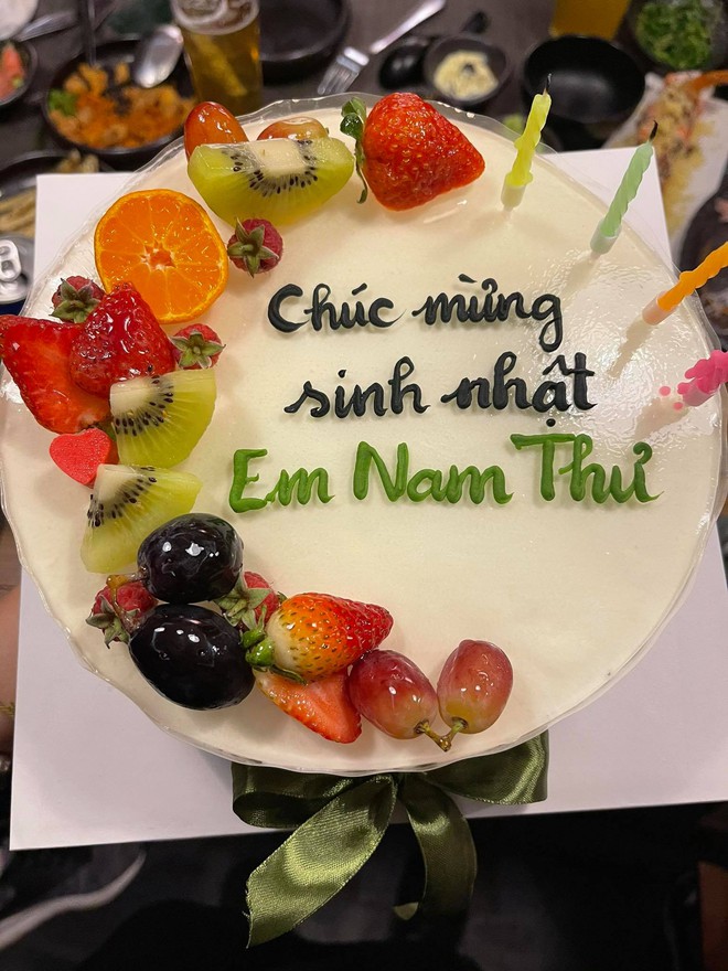 Nam Thư xúc động khi được Lý Nhã Kỳ và dàn sao Việt bất ngờ mừng sinh nhật - Ảnh 1.