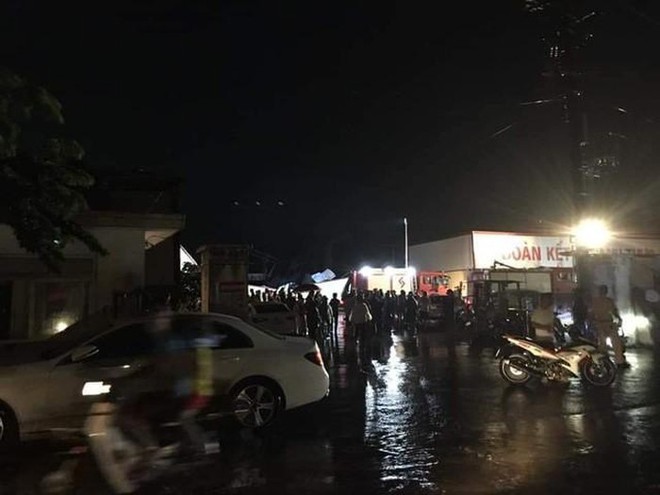 Hiện trường tan hoang vụ sập nhà xưởng ở Vĩnh Phúc làm 3 người chết, 18 người bị thương - Ảnh 8.