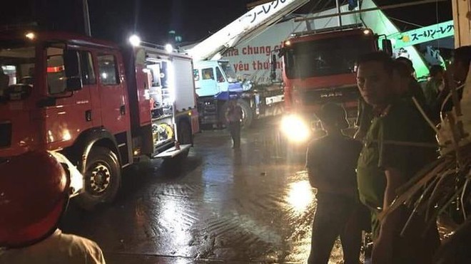 Hiện trường tan hoang vụ sập nhà xưởng ở Vĩnh Phúc làm 3 người chết, 18 người bị thương - Ảnh 9.