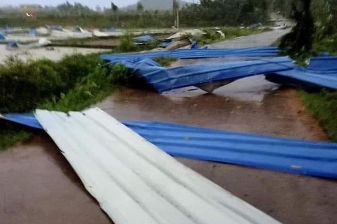Hiện trường tan hoang vụ sập nhà xưởng ở Vĩnh Phúc làm 3 người chết, 18 người bị thương - Ảnh 10.