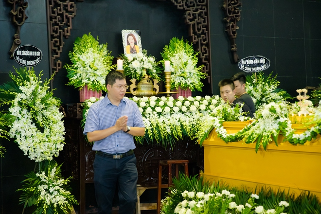 Tang lễ MC VTV qua đời ở tuổi 29: BTV Quang Minh, Long Vũ viết những lời tiễn biệt cuối cùng đầy xót xa - Ảnh 3.