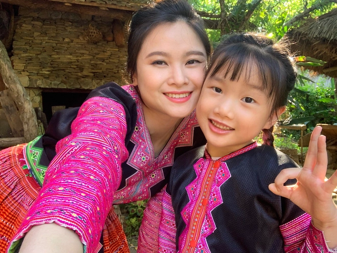 6 tuổi, con gái BTV Khánh Ly gây sốt với clip giới thiệu cuộc sống vùng cao bằng tiếng Anh - Ảnh 2.