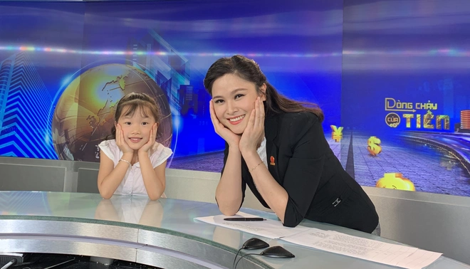 6 tuổi, con gái BTV Khánh Ly gây sốt với clip giới thiệu cuộc sống vùng cao bằng tiếng Anh - Ảnh 8.