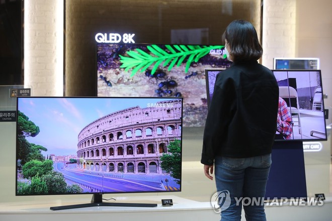 Không muốn cậy nhờ công ty Trung Quốc, Samsung quay sang đàm phán với LG để được cung ứng tấm nền LCD - Ảnh 1.