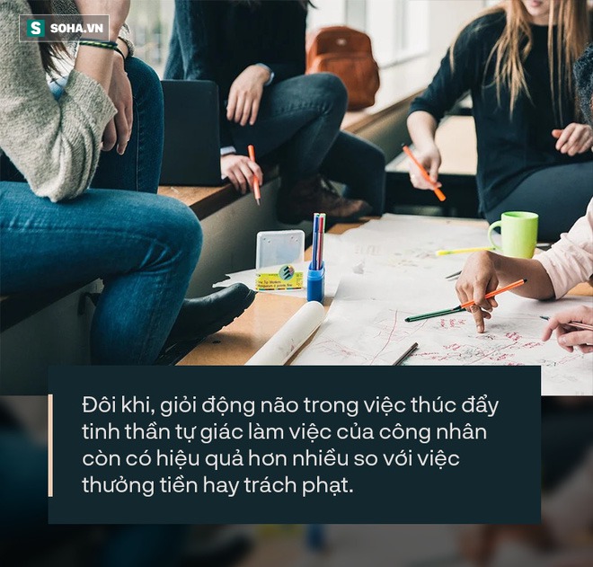 Công nhân lười nhác không chịu làm việc, thưởng phạt cũng vô dụng, ông chủ viết số 5 lên bảng đen, tình hình lập tức thay đổi - Ảnh 6.