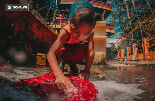 Ngồi khóc vì chữ viết mãi không đẹp, chú tiểu bị sư thầy bắt bệnh, đồng thời nói trúng khuyết điểm của nhiều người - Ảnh 2.