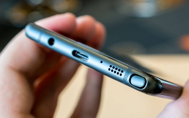 Samsung muốn mang trở lại một tính năng mà Apple đã từng khiến bao người điêu đứng - Ảnh 1.