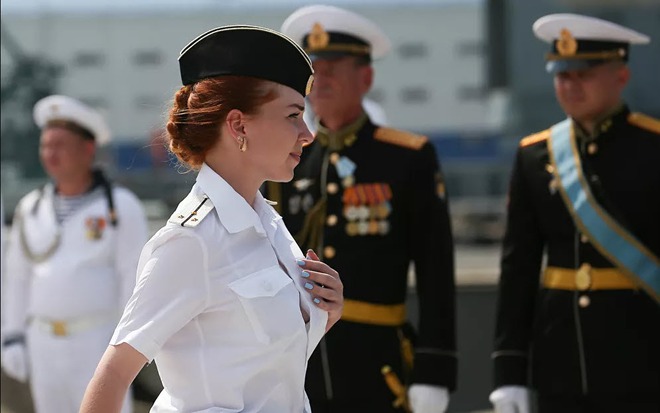 7 ngày qua ảnh: Nữ thủy thủ diễu hành trong ngày Hải quân Nga - Ảnh 5.