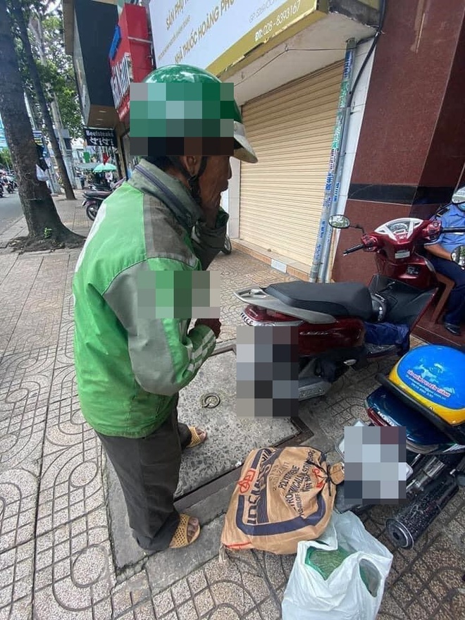 Danh tính cô gái Sài Gòn ra tay giúp đỡ, đưa người xe ôm nghèo đi mua điện thoại mới - Ảnh 2.