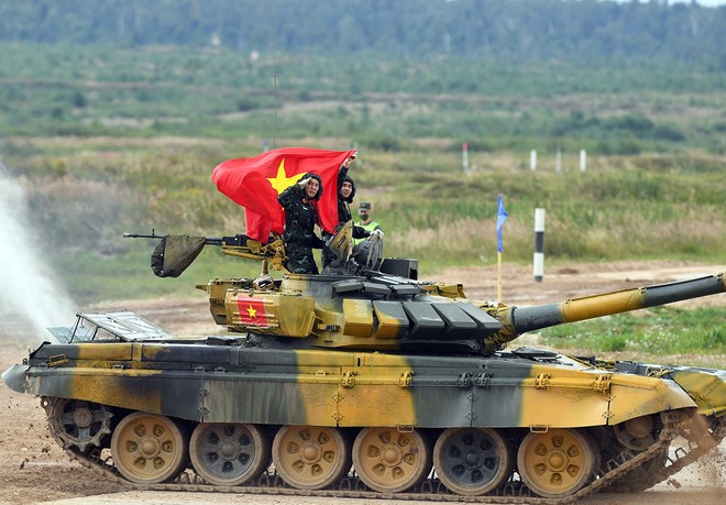 Việt Nam gây ấn tượng mạnh tại Tank Biathlon 2020; BTR-80 cháy động cơ ngay giữa đường đua - Ảnh 3.