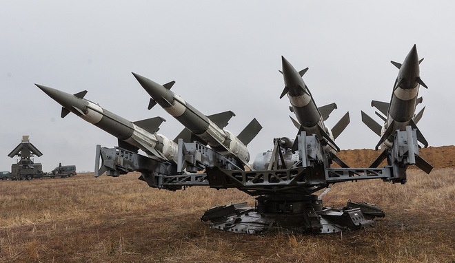 Ukraine tái biên chế hệ thống phòng không S-125, kéo tên lửa tới sát biên giới Nga - Ảnh 1.