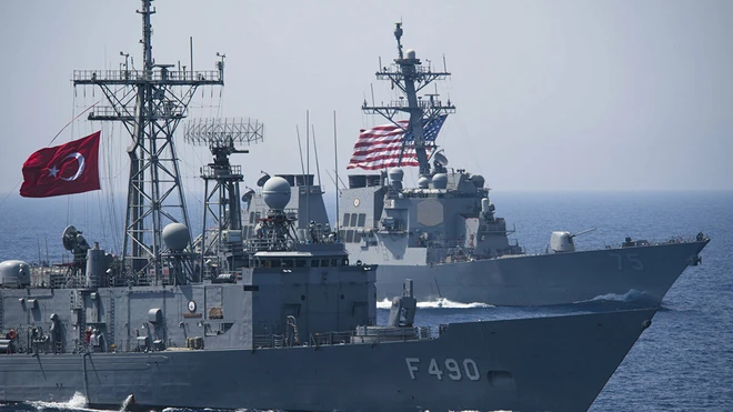 Bị Mỹ bỏ rơi, Thổ Nhĩ Kỳ cầu cứu Nga: Moscow cấp tốc đưa tàu chiến vào Địa Trung Hải - Ảnh 3.