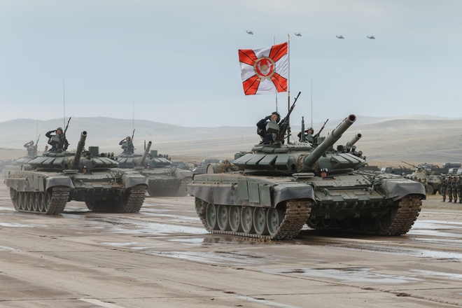 32 tiểu đoàn xe tăng Nga rầm rập áp sát biên giới NATO: T-72, T-80 sẵn sàng xung trận? - Ảnh 1.