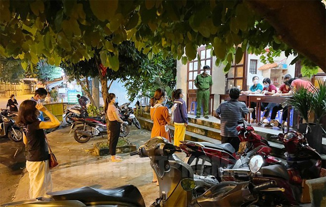 TP.HCM: Vì sao hơn 420 người 120 tuổi nằm trong danh sách hỗ trợ Covid-19 ở một phường? - Ảnh 1.