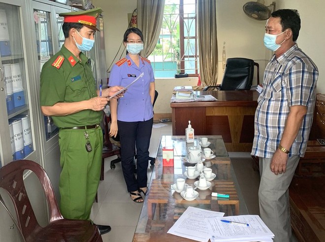 Hàng loạt nguyên lãnh đạo, cán bộ xã ở Nghệ An bị khởi tố, bắt giam - Ảnh 2.
