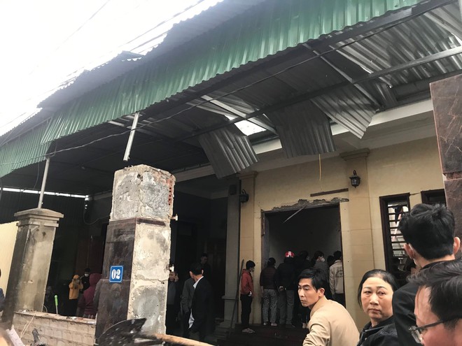 Vụ nổ bay bàn thờ ở Nghệ An: Chủ nhà nát 2 bàn tay, bỏng 80%, đe dọa tử vong - Ảnh 5.