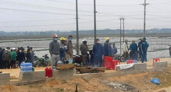 Phát hiện thi thể người phụ nữ trôi sông cách nhà hơn 10km - Ảnh 2.
