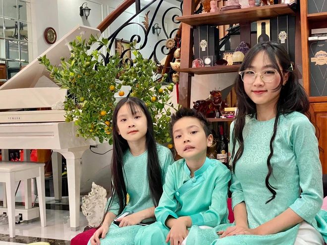 Hình ảnh hạnh phúc của Jimmii Nguyễn bên vợ và 3 người con - Ảnh 4.