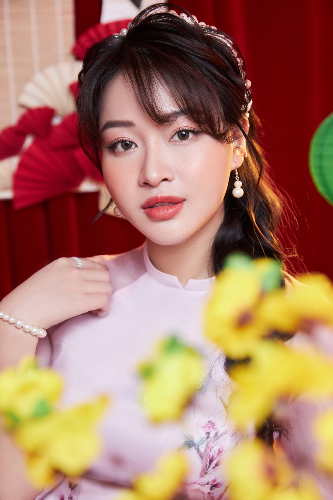 Bùi Dương Thái Hà diện áo dài đón Tết - Ảnh 8.