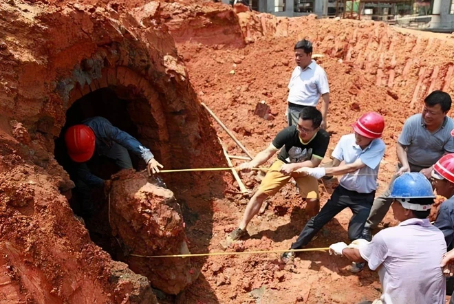 Bí ẩn ngọn núi có 48 chiếc quan tài cùng chủ nhân: Người kiểm lâm tìm ra chân tướng sau 300 năm - Ảnh 5.