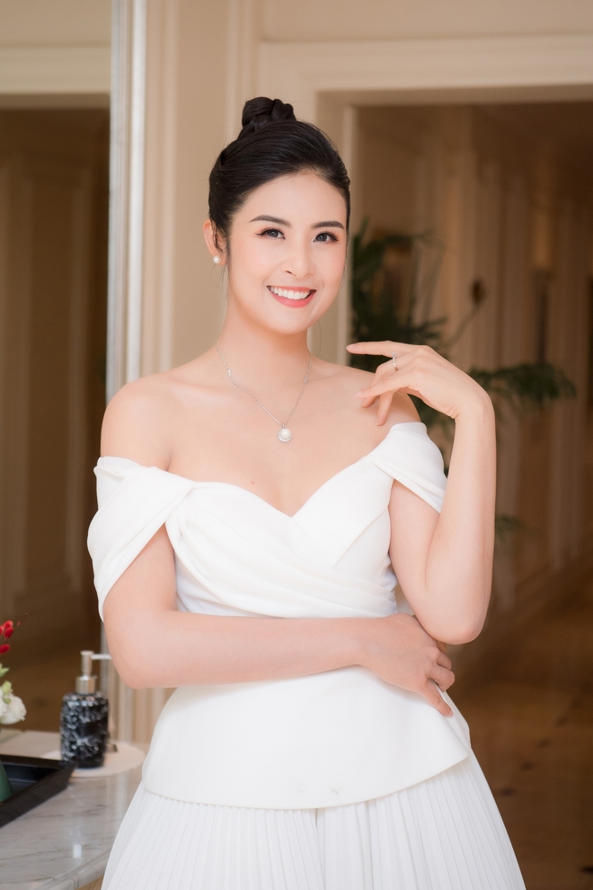 Hoa hậu Ngọc Hân đón tuổi 32 tại sự kiện - Ảnh 1.