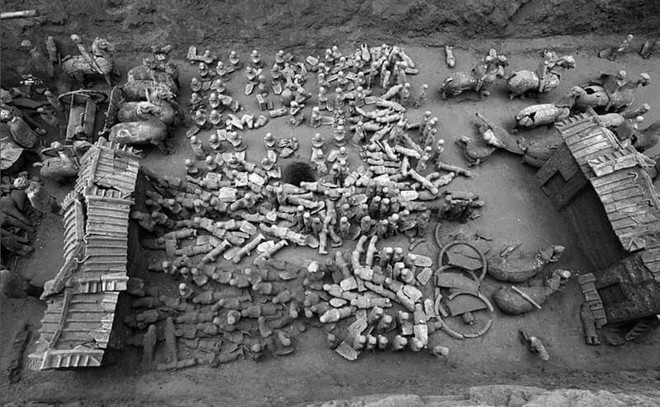 Dám đào trong 40 năm: Tiết lộ 10 bí ẩn chưa từng biết về lăng mộ Tần Thủy Hoàng - Thuốc nổ không phá được lăng mộ; Lực hấp dẫn dị thường bên dưới - Ảnh 4.