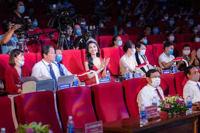 Kim Huyền Sâm đọ sắc cùng Đại sứ du lịch Quảng Trị 2021 - Ảnh 4.