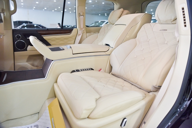 Lexus LX570 phiên bản Dubai (UAE) ngay tại Việt Nam: Ngay trong xe có một bầu trời sao tuyệt đẹp! - Ảnh 2.