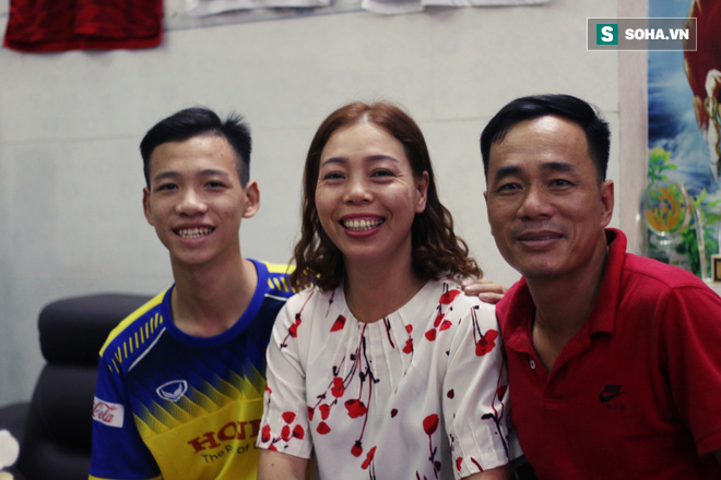 Bố Tiến Linh: Thời tiết UAE khắt nghiệt, con hứa sẽ mang chiến thắng về. Giờ con đã làm được... - Ảnh 2.