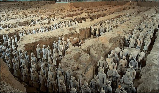 Ngôi mộ tồn tàn 4 mét vuông nhưng sở hữu 2 món đồ ngang vua chúa: Danh tính chủ mộ nằm ngoài sức tưởng tượng! - Ảnh 1.
