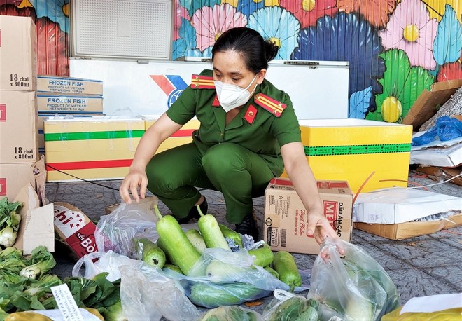 Công an Đà Nẵng mở 30 điểm bán hàng, giá rẻ bất ngờ - Ảnh 3.