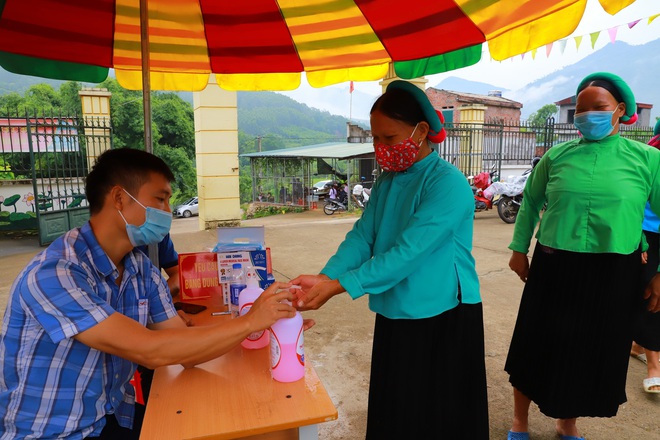 Huyện có tỷ lệ tiêm vắc xin COVID-19 cao nhất Việt Nam, đã tiêm Sinopharm cho 80% người trên 18 tuổi: Chúng tôi chỉ nói “3 thật”! - Ảnh 4.