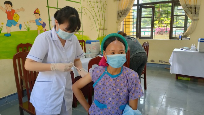 Huyện có tỷ lệ tiêm vắc xin COVID-19 cao nhất Việt Nam, đã tiêm Sinopharm cho 80% người trên 18 tuổi: Chúng tôi chỉ nói “3 thật”! - Ảnh 7.