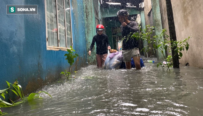 Khu dân cư khổn khổ vì mưa là ngập ngay giữa trung tâm Đà Nẵng - Ảnh 9.