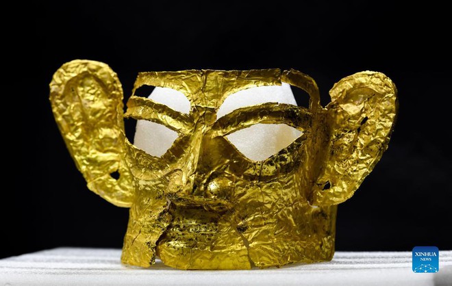 Khám phá thế kỷ: Mặt nạ vàng ròng lớn nhất Tam Tinh Đôi vừa được khai quật; Cả thế giới chỉ 4 châu lục sở hữu - Ảnh 1.