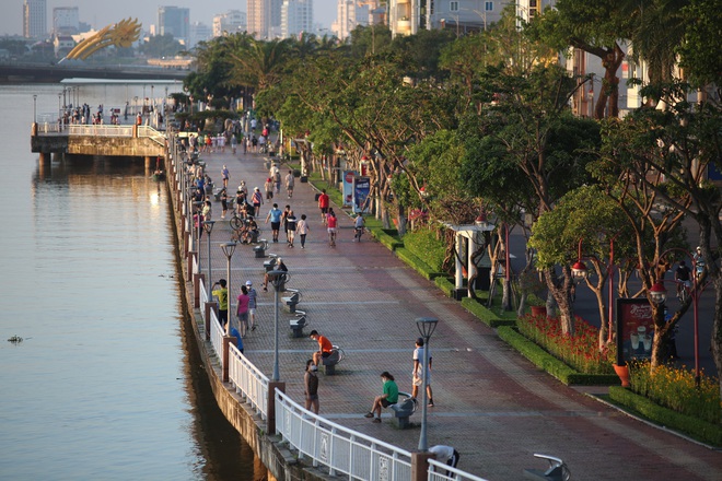 Ngắm nhìn Đà Nẵng ngày đầu nới lỏng các hoạt động sau thời gian dài ai ở đâu ở đó - Ảnh 6.