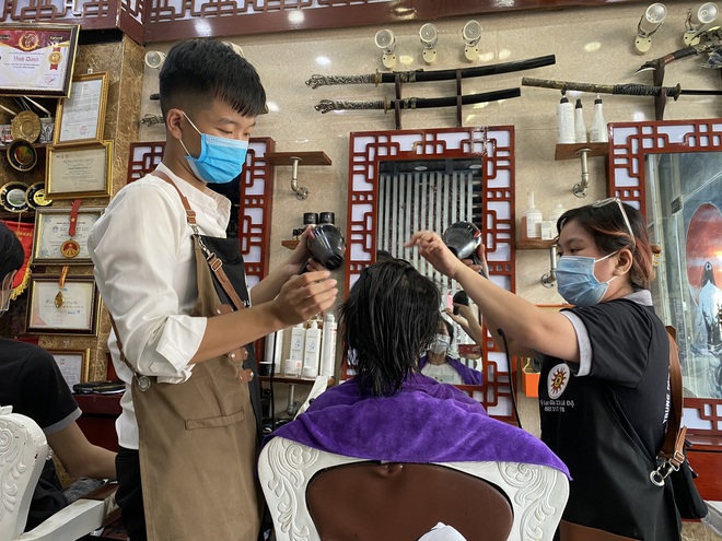Ngắm nhìn Đà Nẵng ngày đầu nới lỏng các hoạt động sau thời gian dài ai ở đâu ở đó - Ảnh 10.