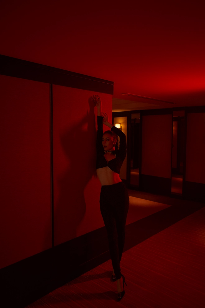 Hoa hậu Tuyết Nga gợi cảm đón tuổi mới - Ảnh 4.