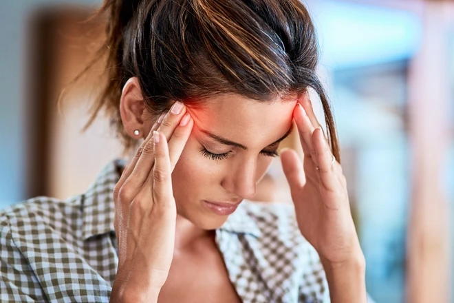 Nếu đau đầu đi kèm 5 dấu hiệu này, bạn cần gặp bác sĩ ngay lập tức - Ảnh 1.