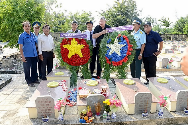 Bất ngờ về Đại tá Tomb Không quân Việt Nam: Trận không chiến kỷ lục khiến người Mỹ nể sợ - Ảnh 12.