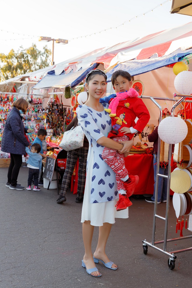 Ngọc Quyên: Ở Mỹ tôi vẫn giữ Tết truyền thống để con trai không “mất gốc” - Ảnh 3.