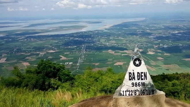 Núi Bà Đen, Tây Ninh xuất hiện hiện tượng tự nhiên hiếm gặp, khiến các du khách không khỏi trầm trồ - Ảnh 5.