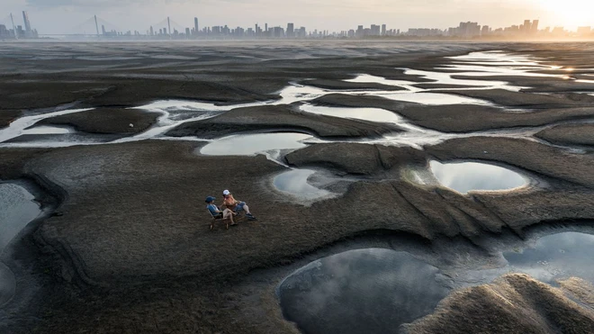 220913004707-yangtze-river-parched-river-bed